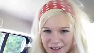 Une salope brune aux cheveux bouclés chevauche la bite de son amant video gratuite xxx en position de cow-girl