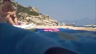 Une adolescente blonde brillante à queue de cochon se fait défoncer la chatte par derrière vidéo gratuit xxx de manière brutale