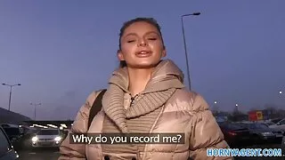 Une beauté brune mince et sexy suce une sucette et se fait film x français gratuit amateur fourrer en levrette