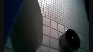 Incroyable belle salope brune aux cheveux longs avec un gros cul se fait video de film pornographique prendre par derrière