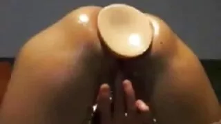 Bootyful Asian chérie a sa chatte baisée avec un film sex video gratuit gode que son homme a utilisé