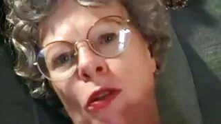 Chrissie, poussin film xxx gratuit en streaming aux courbes généreuses, donne un massage des mésanges