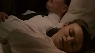 Sandy et Monique Alexander extrait de video x gratuit mangent du gâteau et sucent des mamelons