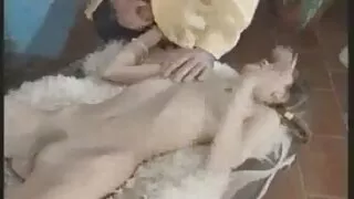 La blonde vidéos de porno sexuel lubrique Lily Rader avale un pénis épais et des gats posés