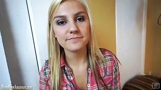 Kinky Buddy chatouille la chatte humide de sa les meilleures vidéos pornographiques savoureuse fille asiatique