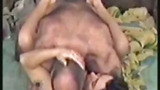 Têtes vidéo pornographique arabe blondes et noires Samantha Saint Holly Michaels chevauche une grosse bite