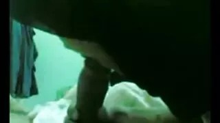 Une prostituée video porno xx gratuit rousse essaie de sortir d'un cachot sombre