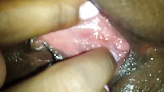 Des lesbiennes sextractives gâtées se piquent les vagins inutilisés avec extrait video porno gratuit des jouets sexuels