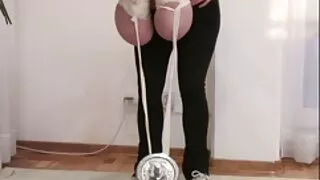 La belle blonde Ella Nova se fait attacher video sexe hd gratuit et baiser par 2 bites dures