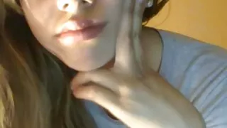 Un couple de chéries sexy aux cheveux blonds recherche vidéos porno gratuite profite de 3 chauds avec un mec pervers