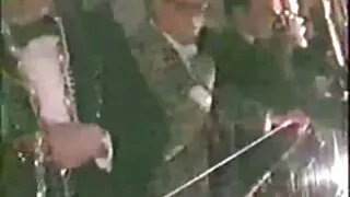 Des filles voluptueuses minces et lissom se déshabillent dans le club, montrent leurs seins et leurs video x gratuit arab culs