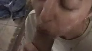 Un video gratuit xxx mec noir frappe le trou anal de la transexuelle brésilienne Natalia Castro