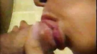 Gigi Rivera, une adolescente maigre et minuscule, video seks gratuit pratique la position 69 et se fait clouer dans une position de missionnaire