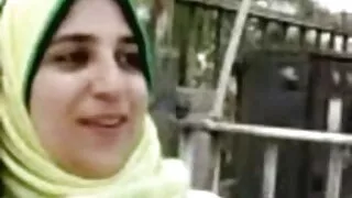 La pulpeuse blonde Sara Monroe suce une grosse bite de video porno gratuit arab manière bâclée
