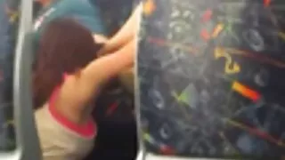 Cavalier de bite brune dodue naturelle avec des fous défoncés donne une video jeune fille xxx belle pipe