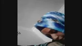Lady Boy vidéos pornographiques françaises asiatique aux petits seins montre sa grosse bite dure sur webcam