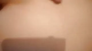 Une mignonne brune se gode sa tu kiffe video porno chatte insatiable