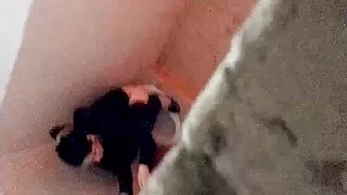 La tentatrice aux cheveux bouclés se fait fister la chatte comme jamais video xxx gay francais auparavant