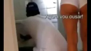 Des film pornographique vidéo lesbiennes divines se font baiser à tour de rôle par un mec rapace en levrette et missionnaire